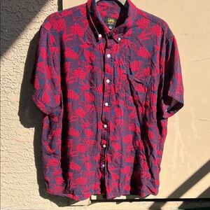 Lee Men's Vibrant Red and Navy Leaf Print Shirt